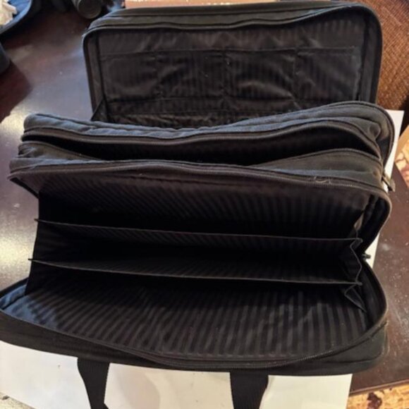 TUMI - Executive expandable Laptop Briefcase - Picture 7 of 7